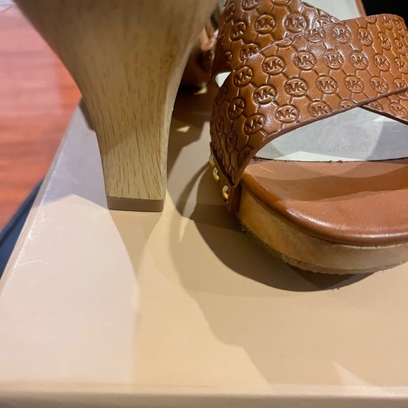 Michael Kors clogs with wooden 2” heel - Picture 4 of 4